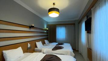 Standard Triple Room | Living area