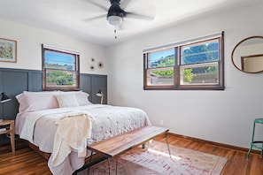 3 bedrooms, iron/ironing board, travel cot, free WiFi - Family style charming house on the westside of Rapid City . (Rapid City)