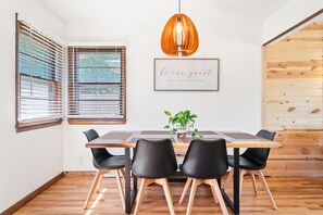 Dining - Family style charming house on the westside of Rapid City . (Rapid City)