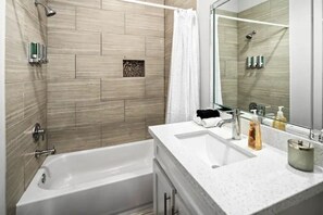 Dusche, Whirlpool, Haartrockner, Seife