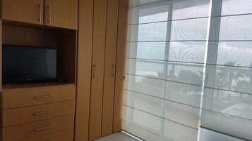 3 bedrooms, bed sheets