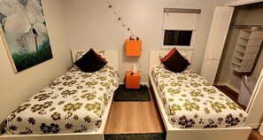 2 bedrooms, desk, iron/ironing board, travel cot - Beautiful and peaceful Lake house (Inverness)