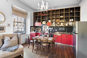 Dining - 55 DAVEY Townhouse 1 Salamanca on your doorstep (Hobart)