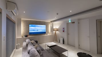 ハウス | リビング エリア | 32 インチの薄型テレビ (デジタル放送視聴可)、テレビ、テレビゲーム機