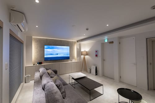 House | Living area | 32-inch flat-screen TV with digital channels, TV, video-game console