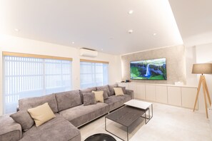 House | Living area - ONE WORLD Sakaisuji Hommachi (Osaka)