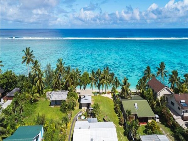 Beach nearby, sun-loungers, beach towels