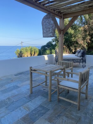 تناول الطعام بالخارج