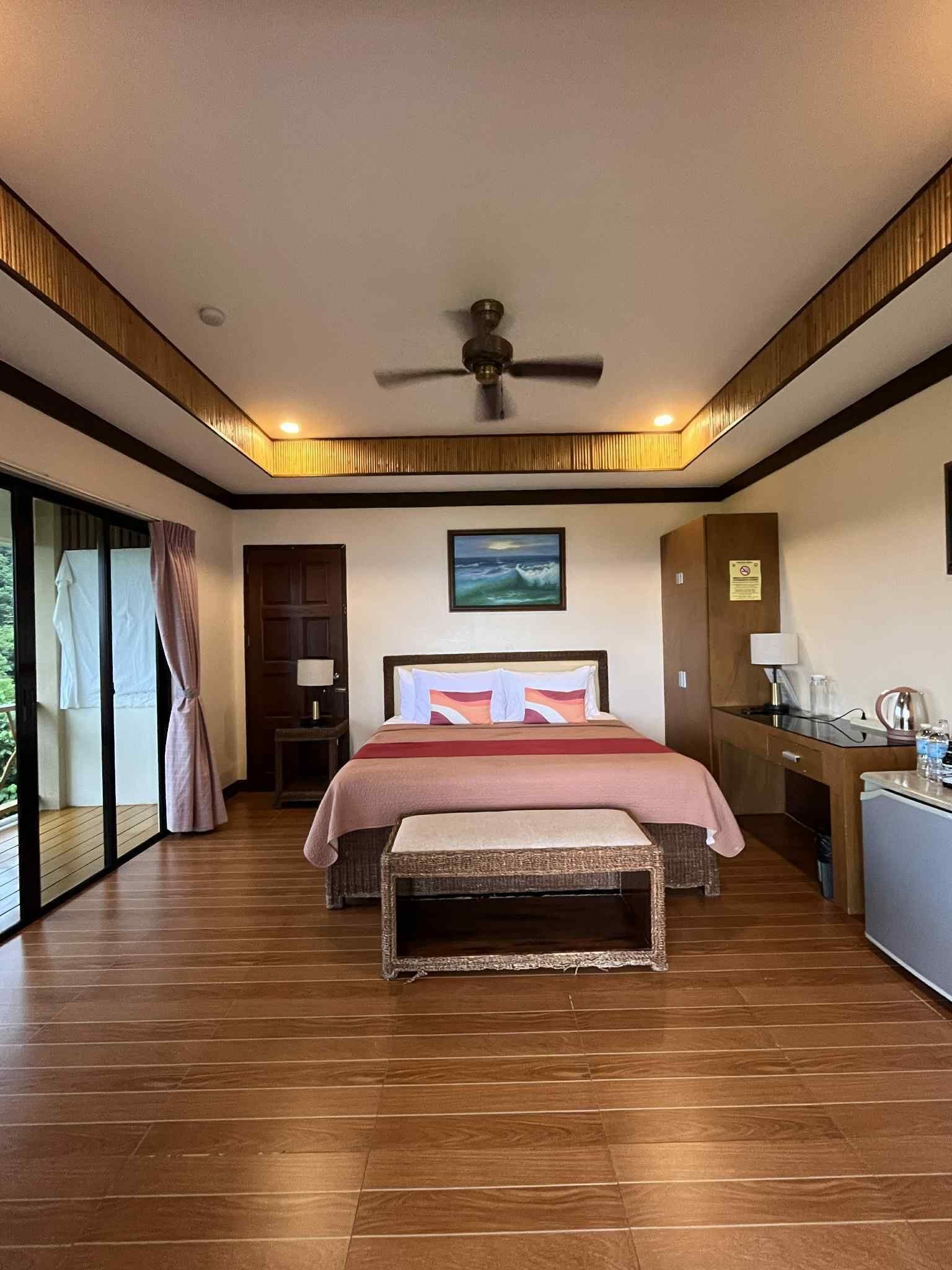 Deluxe-huone | Tallelokero huoneessa, yksilöllisesti sisustettu