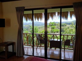 客房内保险箱、特色装修、特色家居、办公桌