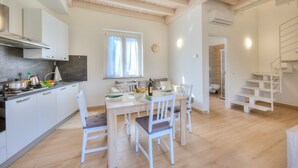 Unclassified image, 3 of 33, button - Golden Terrace Leggiuno 2BR/2BA Walk to the Lake, Leggiuno, Italy (Leggiuno)