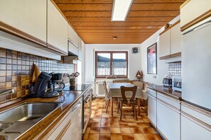 Fridge, microwave, oven, stovetop - Holiday Apartment "Hirschturmblick" with Balcony & Wi-Fi (Zell am Harmersbach)