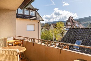 Outdoor dining - Holiday Apartment "Hirschturmblick" with Balcony & Wi-Fi (Zell am Harmersbach)