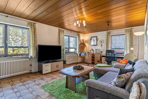 TV - Holiday Apartment "Hirschturmblick" with Balcony & Wi-Fi (Zell am Harmersbach)