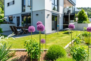 Outdoor dining - Holiday Apartment "Casa Ka Sol" with Lake View, Private Terrace and Wi-Fi (Bodman-Ludwigshafen)