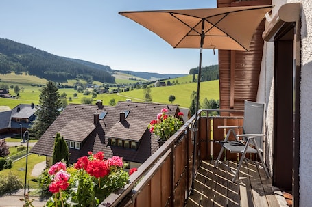 Property grounds. Holiday Apartment "Waldesruh" near Slopes with Balcony & Wi-Fi
