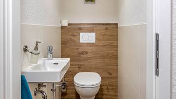 Dusch, gratis toalettartiklar, hÄrtork och handdukar