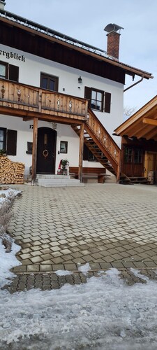 Apartment 'Haus Bergblick' with Balcony and Wi-Fi