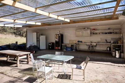 Cottage in the bush for up to 4 people w/firepit, close to great hiking trails