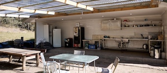 Cottage in the bush for up to 4 people w/firepit, close to great hiking trails