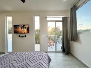 4 slaapkamers, een strijkplank/strijkijzer, gratis wifi, beddengoed