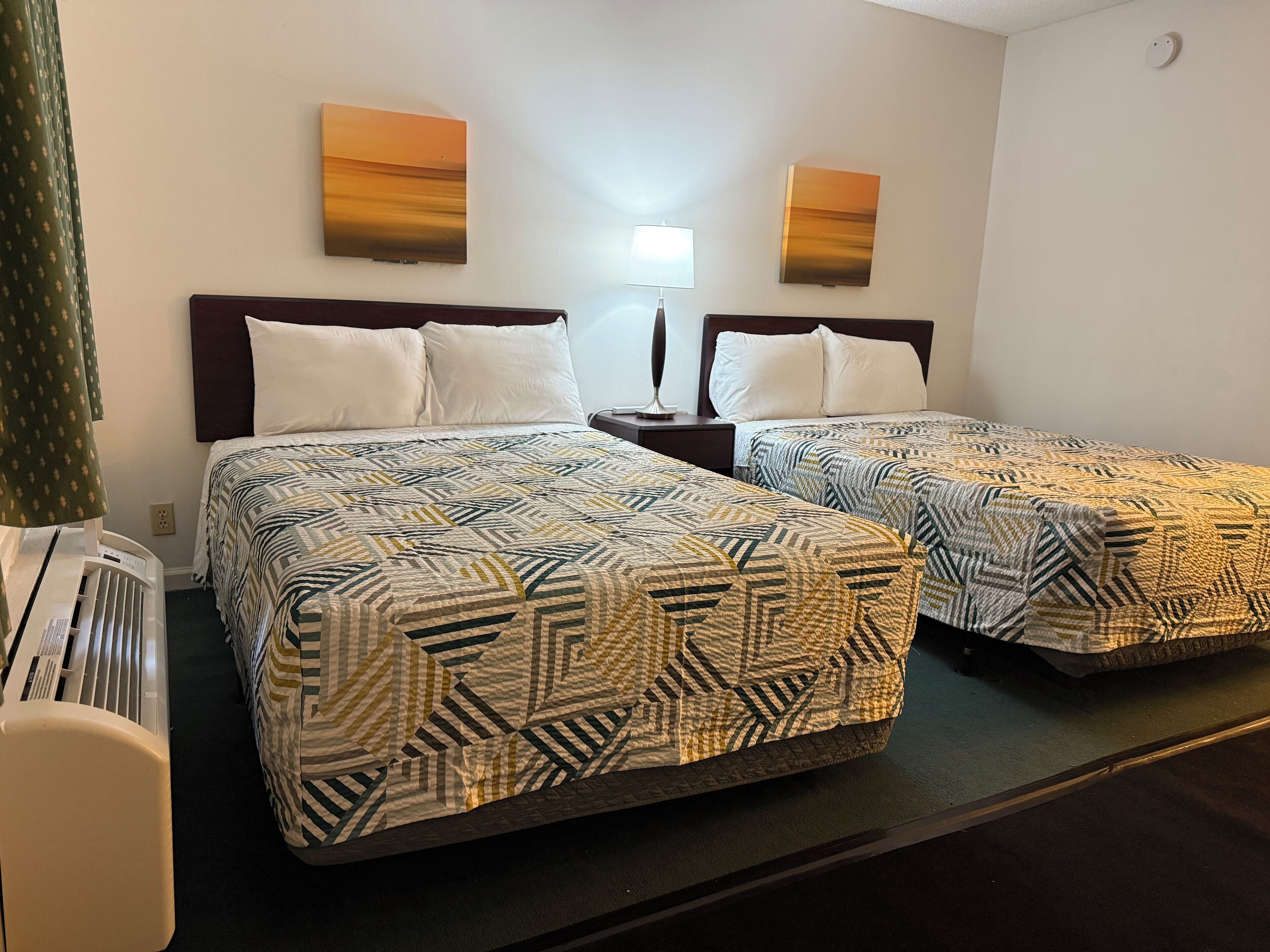 Dobbeltrom – deluxe, 2 queensize-senger | Skrivebord, blendingsgardiner og barnesenger (inkludert)