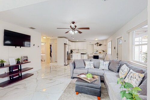 Breezy dog-friendly home near Deerfield Beach with private pool, lawn, fast WiFi
