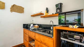 Villa Basic - 1 kingsize-säng | Eget kök | Kylskåp, mikrovågsugn, spishäll och brödrost