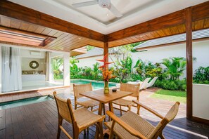 Villa básica, 1 cama King size | Restaurante al aire libre