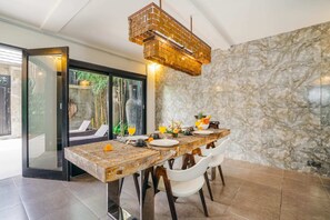 Villa básica, 2 camas de matrimonio | Restauración