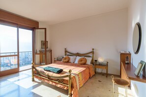 2 bedrooms, iron/ironing board, internet, bed sheets