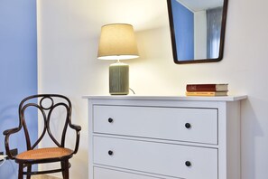 Interior - Spacious apartment that can accommodate up to 4 people, featuring a double bedroom, two bathrooms and two balconies. The accommodation is located in the Torrione district, an area in the immediate vicinity of the center and the seafront, and equipped wit (Salerno)