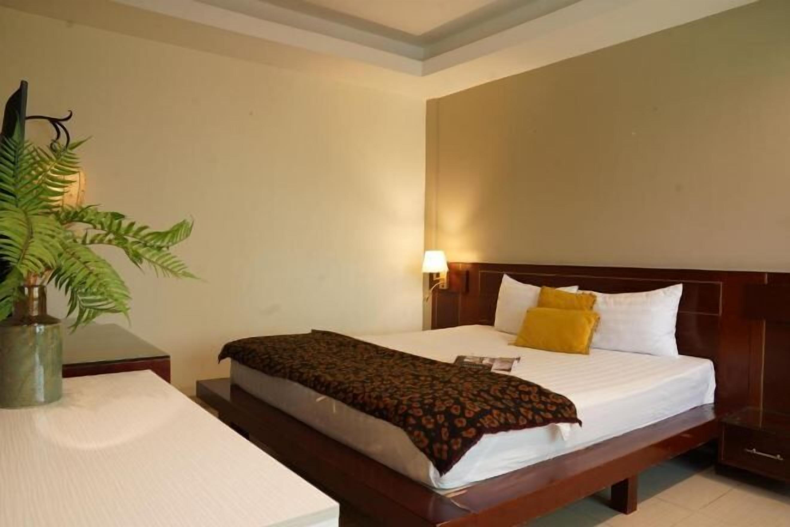 Minibar, individually decorated, individually furnished, desk