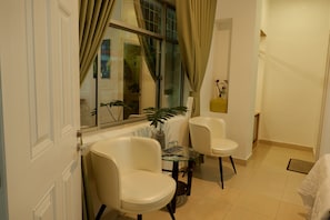 Family Twin Room | Minibar, individually decorated, individually furnished, desk