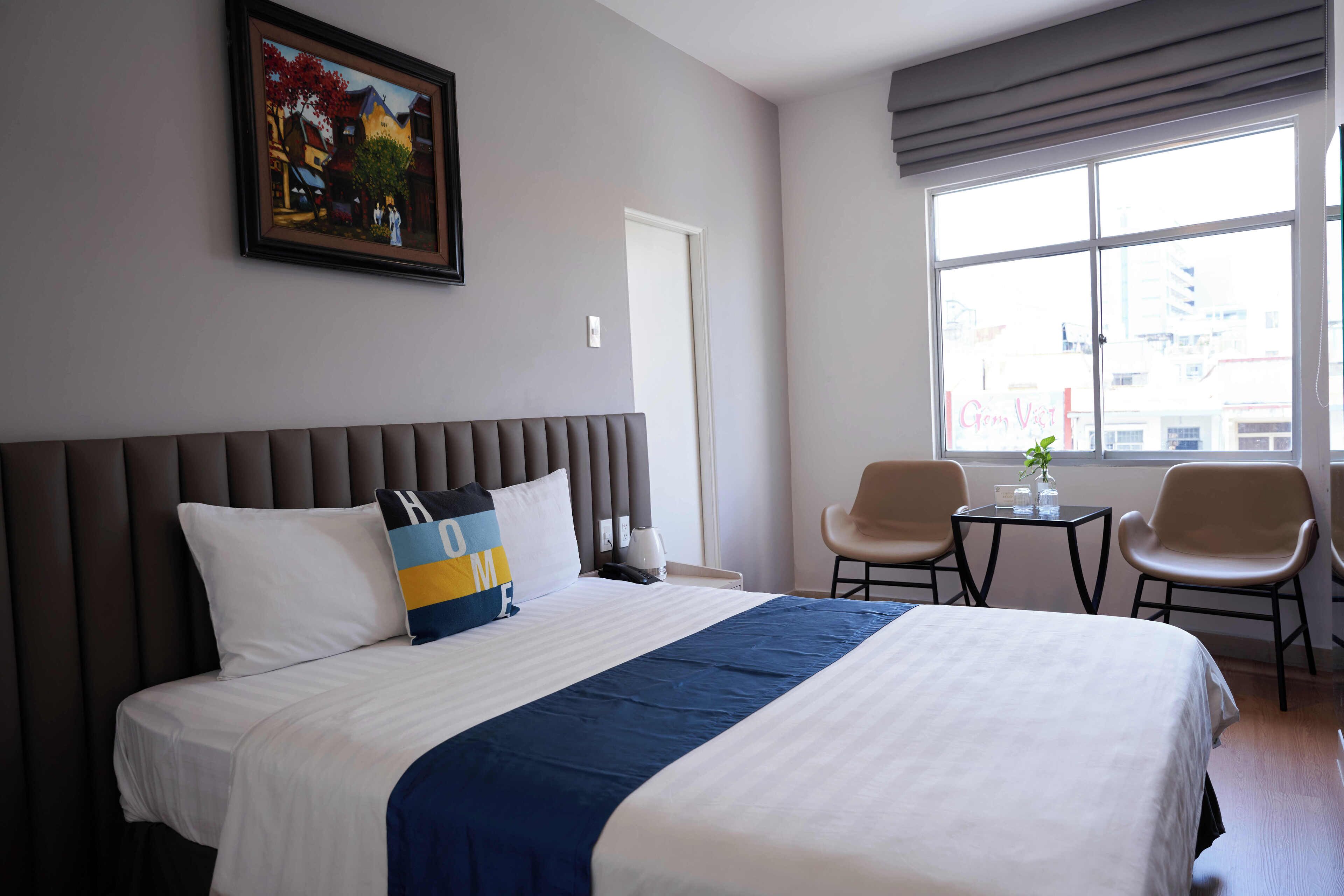 Deluxe-Doppelzimmer | Minibar, individuell dekoriert, individuell eingerichtet, Schreibtisch