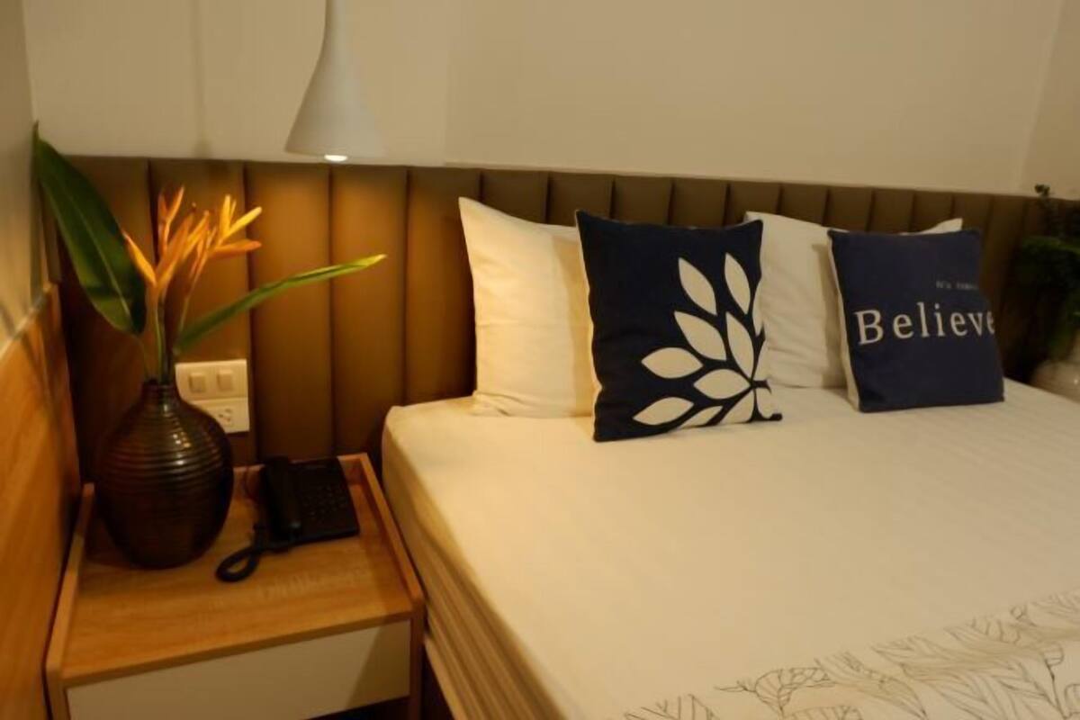 Minibar, individually decorated, individually furnished, desk