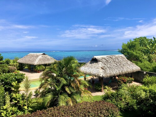 Luxury seaside apartment, private access to beach and lagoon, pool