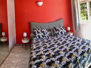 2 Schlafzimmer, Schreibtisch, Bügeleisen/Bügelbrett, Reisekinderbett