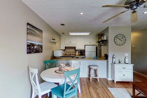Dining - Inviting ocean view condo with pool, hot tub, balcony, beach access, & W/D (Myrtle Beach)