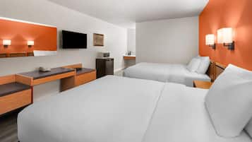 Quarto, 2 camas Queen, para não fumantes | Escrivaninha, Wi-Fi de cortesia, roupa de cama