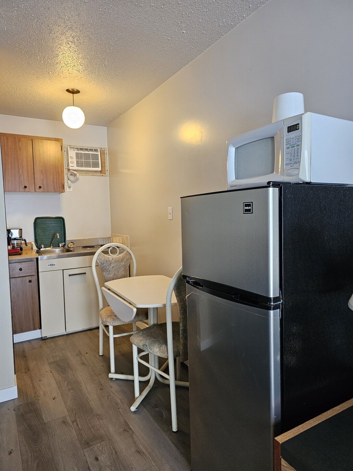 Deluxe-Zimmer, 1 Queen-Bett, Nichtraucher | Eigene Küche | Wasserkocher mit Kaffee-/Teezubehör