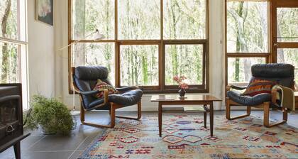 A bright spacious private timber cabin, on a beautiful 11acre off-grid property!