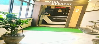 Everest Hotel 