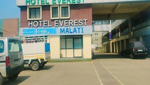 A building with a sign reading "Hotel Everest" and "Curry Enterprise Malati." - Everest Hotel  (Sanand)