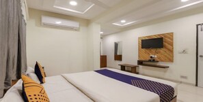 Deluxe Double Room | Desk, free WiFi, bed sheets - Everest Hotel  (Sanand)