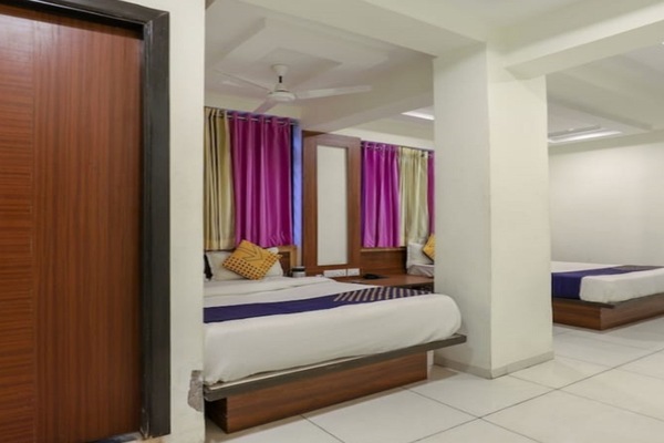Deluxe Double Room | Desk, WiFi (free), bed sheets
