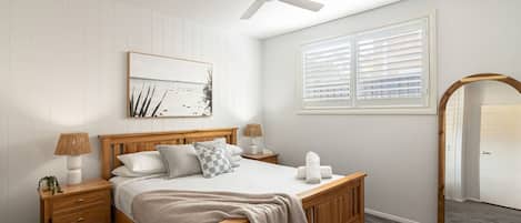 5 bedrooms, travel crib, WiFi, bed sheets