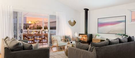 Smart TV, fireplace, ping pong