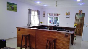 Lobby - Renajoe Exclusive Guesthouse Tema Community 9 (Tema)