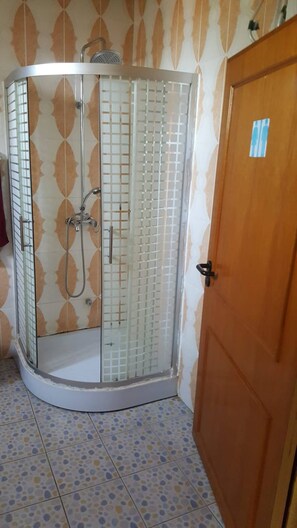 Combined shower/bathtub, jetted bath, hair dryer